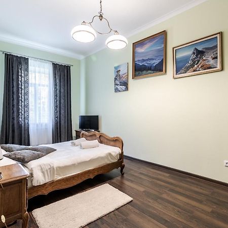 Modern Chaikovskogo Apartment Lviv Exterior photo